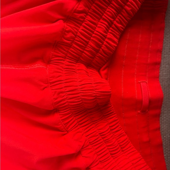 Women's Lululemon 2.5 inch high rise Hotty hot shorts size 8 Excellent - Picture 7 of 8